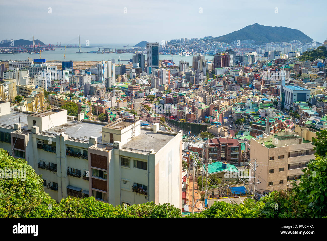 Skyline di Busan e porto nella Corea del Sud Foto Stock