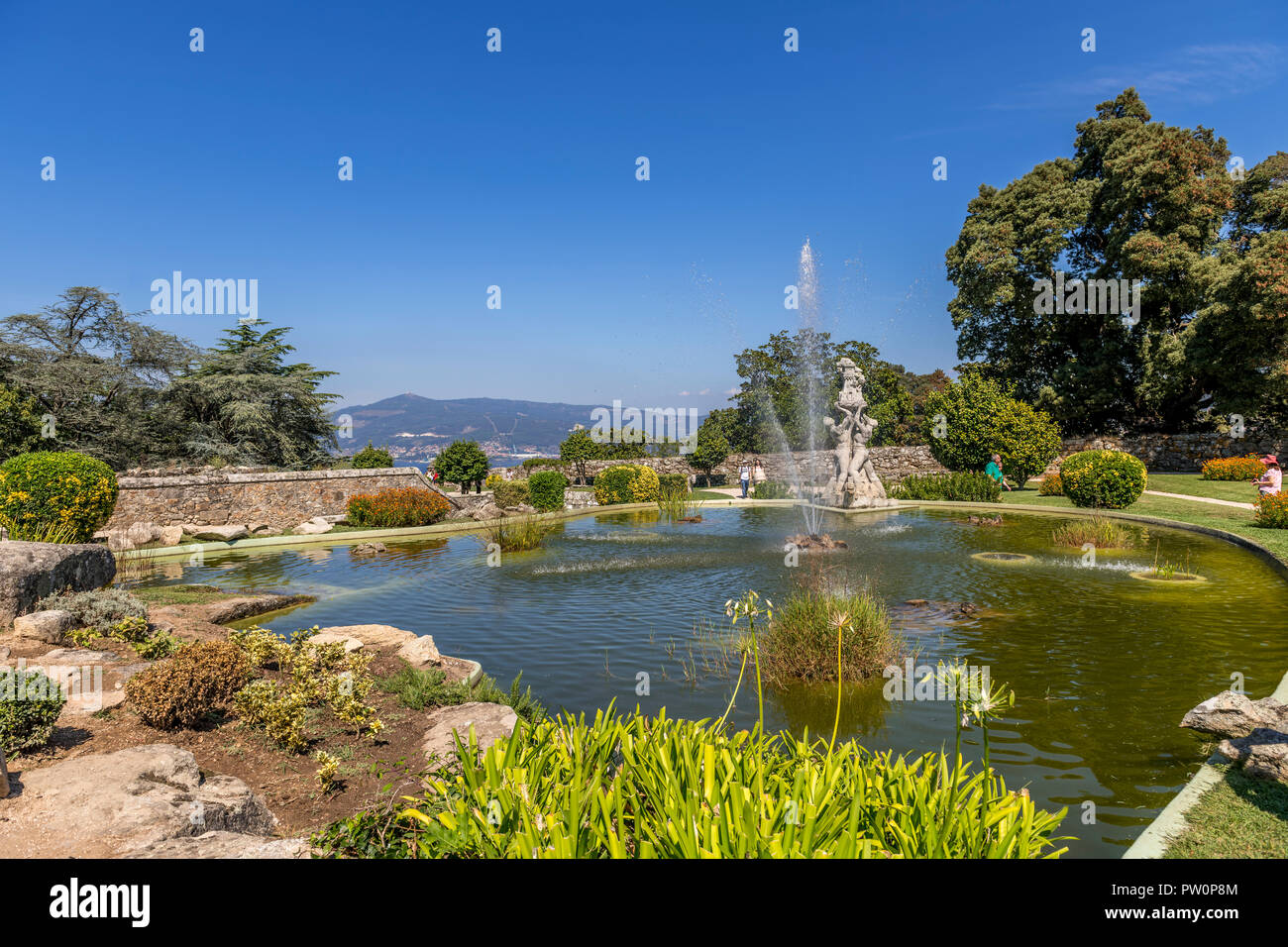 Il laghetto e fontana nel parco del Castelo do Castro, Vigo Spagna Foto Stock