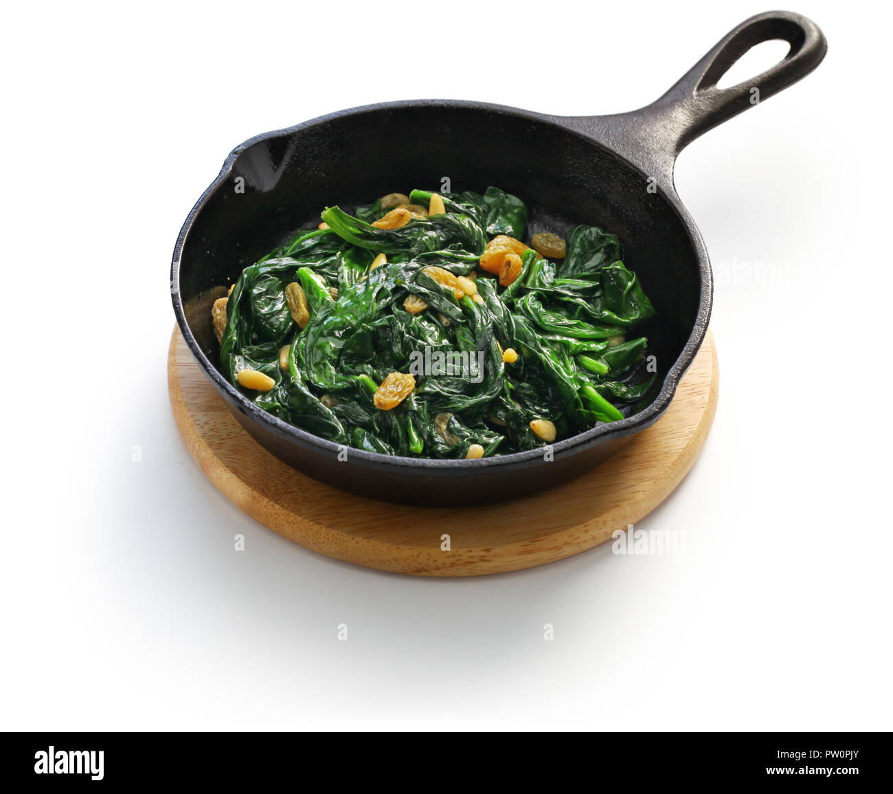 Saltate Gli Spinaci Con Uvetta E Pinoli Spagnolo Catalano Piatto Foto Stock Alamy