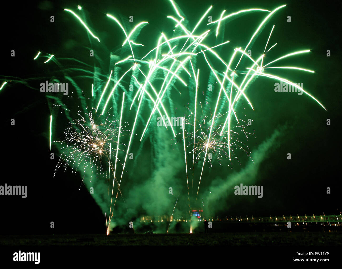 Fuochi d'artificio; fuochi d'artificio spettacolari; Anno Nuovo Foto Stock