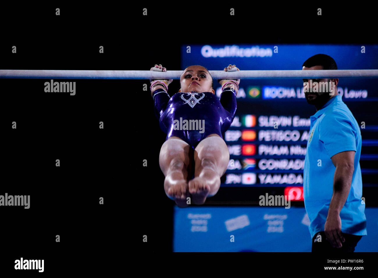 Buenos Aires, Buenos Aires, Argentina. 9 Ott, 2018. Rocha leonardo Laura dal Brasile visto in azione durante il gioco dove ha finito in quindicesima posizione in barre asimmetrica della concorrenza. Credito: Fernando Oduber SOPA/images/ZUMA filo/Alamy Live News Foto Stock