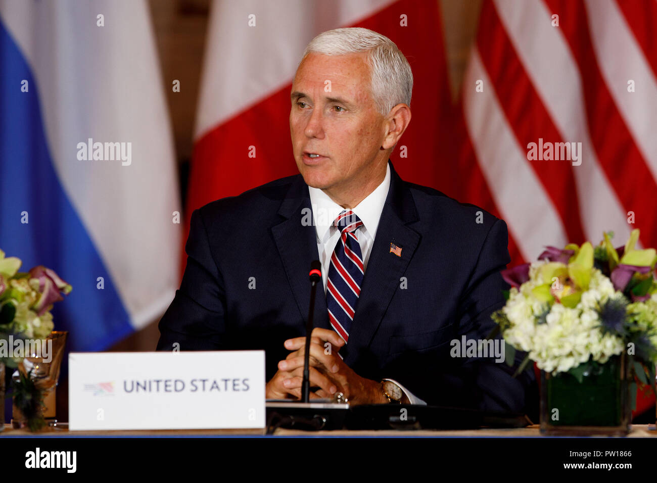 Washington, Stati Uniti d'America. Undicesimo oct, 2018. Stati Uniti Vice Presidente Mike Pence parla durante la conferenza sulla prosperità e sicurezza in America centrale presso l'U.S. Il Dipartimento di Stato a Washington, DC, Stati Uniti, il 11 ottobre, 2018. Credito: Ting Shen/Xinhua/Alamy Live News Foto Stock