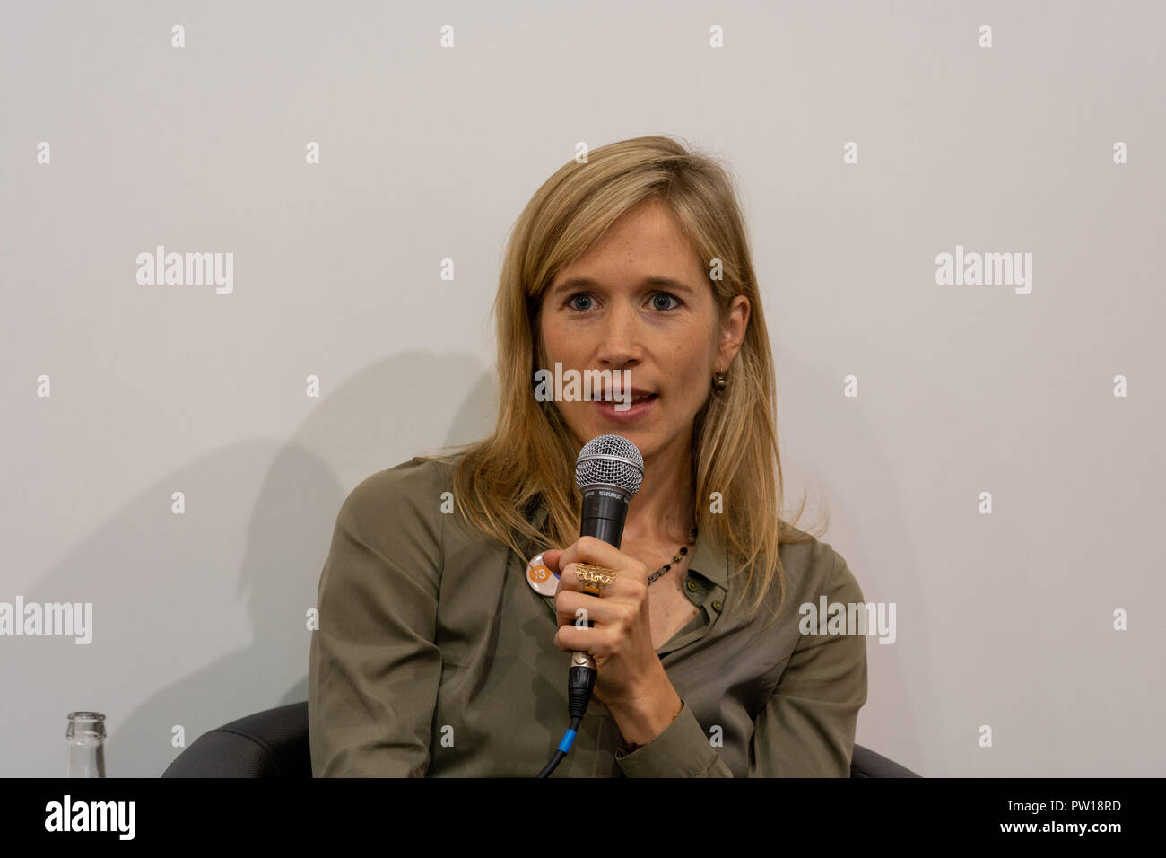 Francoforte, Germania - 11 Ottobre 2018: Hannah Düngen al settantesimo Frankfurt Book Fair / Buchmesse Frankfurt Credito: Markus Wissmann/Alamy Live News Foto Stock