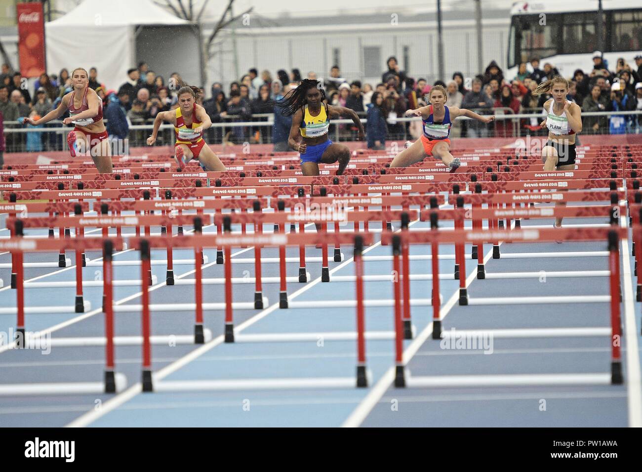 Buenos Aires, Buenos Aires, Argentina. Undicesimo oct, 2018. Donne 100m Ostacoli (76,2 cm) Fase 1 - calore 2 il giorno 5 del corso Buenos Aires 2018 Olimpiadi della Gioventù presso il Parco Olimpico. Credito: Patricio Murphy/ZUMA filo/Alamy Live News Foto Stock