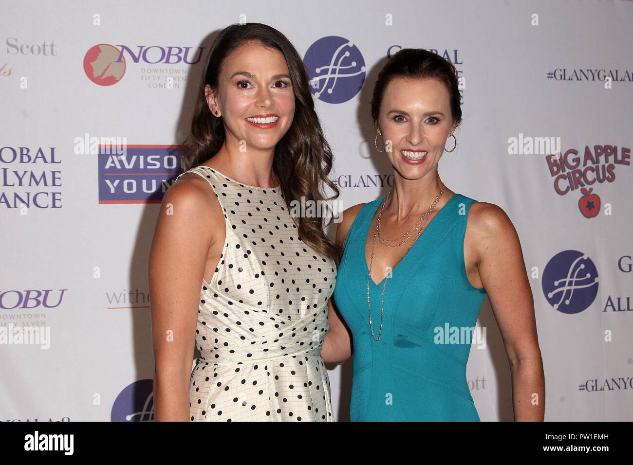 Sutton Foster, Erin Walker presso gli arrivi per Global Alliance di Lyme il quarto anno New York Gala, Cipriani 42nd Street, New York, NY Ottobre 11, 2018. Foto di: Steve Mack/Everett Collection Foto Stock