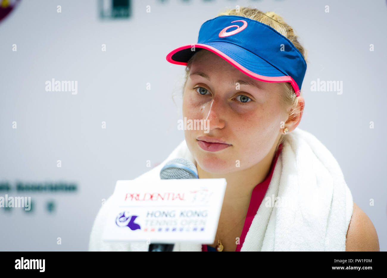 Hong Kong. Ottobre 12, 2018 - Daria Gavrilova di Australia parla ai media dopo aver perso il suo quarto di finale corrisponde al 2018 Prudential Hong Kong Open di Tennis WTA torneo internazionale di tennis Credit: AFP7/ZUMA filo/Alamy Live News Foto Stock