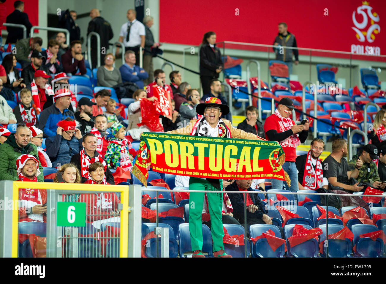 Il portoghese per gli appassionati di calcio prima della partita tra la Polonia e il Portogallo per la UEFA lega delle nazioni, a Slaski Stadium, in Chorzów, Polonia. Punteggio finale: 2-3 Polonia Portogallo Foto Stock