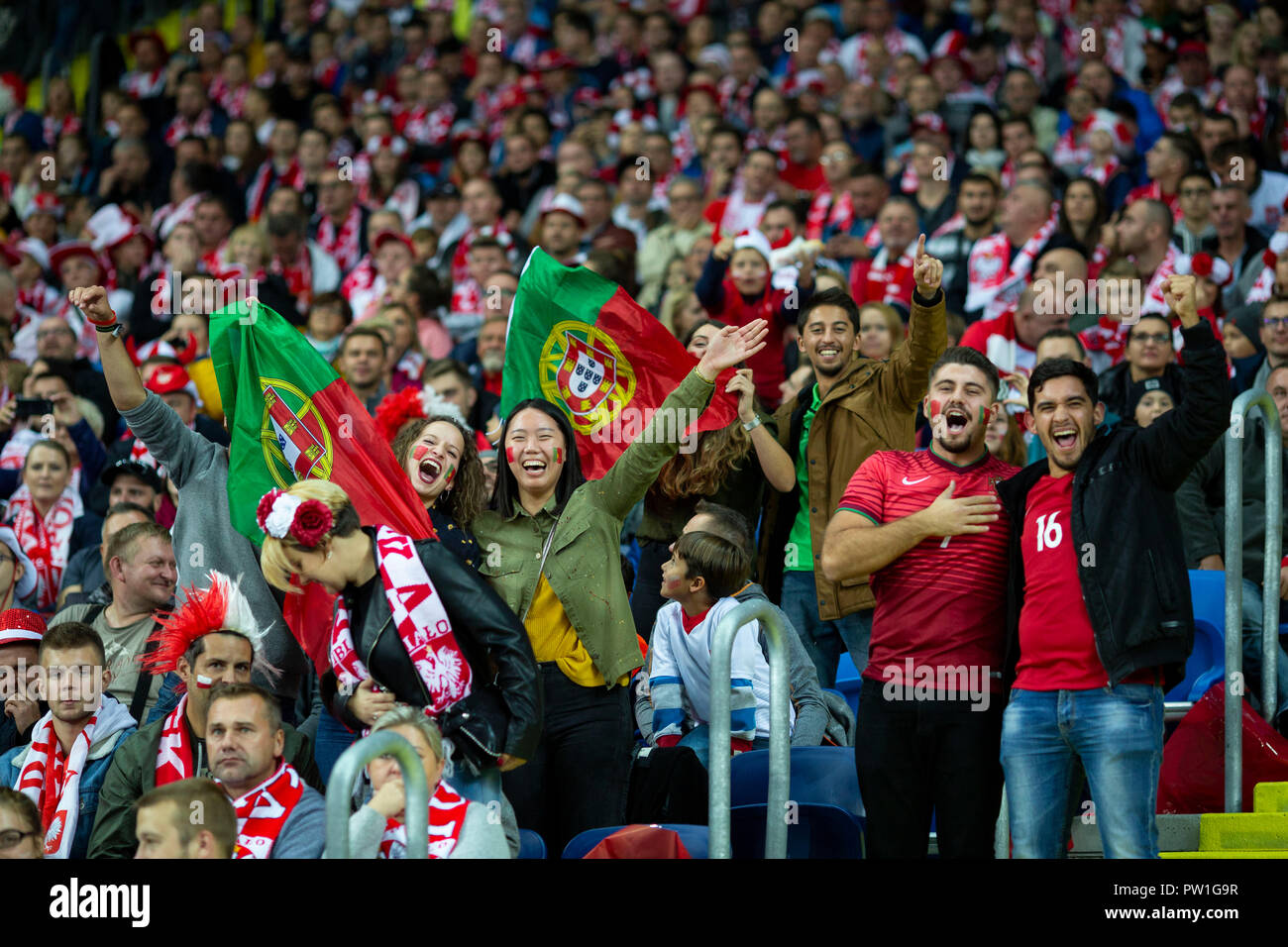 Il Portogallo è un fan per celebrare il secondo obiettivo della squadra nazionale durante il confronto tra la Polonia e il Portogallo per la UEFA lega delle nazioni, a Slaski Stadium, in Chorzów, Polonia. Punteggio finale: 2-3 Polonia Portogallo Foto Stock