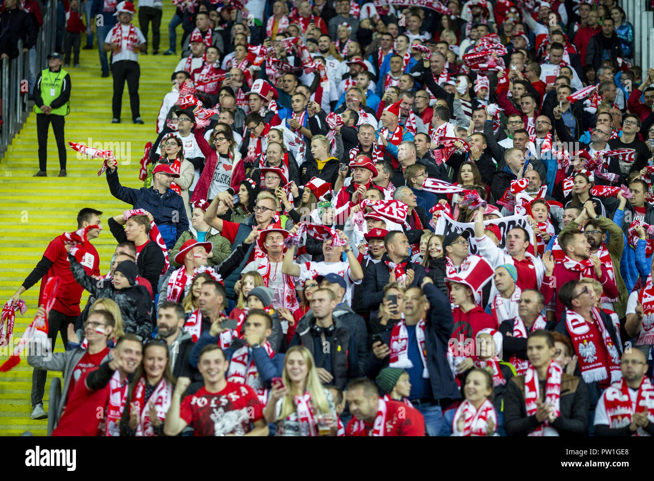 Katowice in Polonia. Undicesimo oct, 2018. La Polonia è un fan per celebrare il secondo obiettivo della squadra nazionale durante il confronto tra la Polonia e il Portogallo per la UEFA lega delle nazioni, a Slaski Stadium, in ChorzÃ³w, Polonia.Punteggio finale: Polonia 2-3 Portogallo Credito: Diogo Baptista/SOPA Immagini/ZUMA filo/Alamy Live News Foto Stock