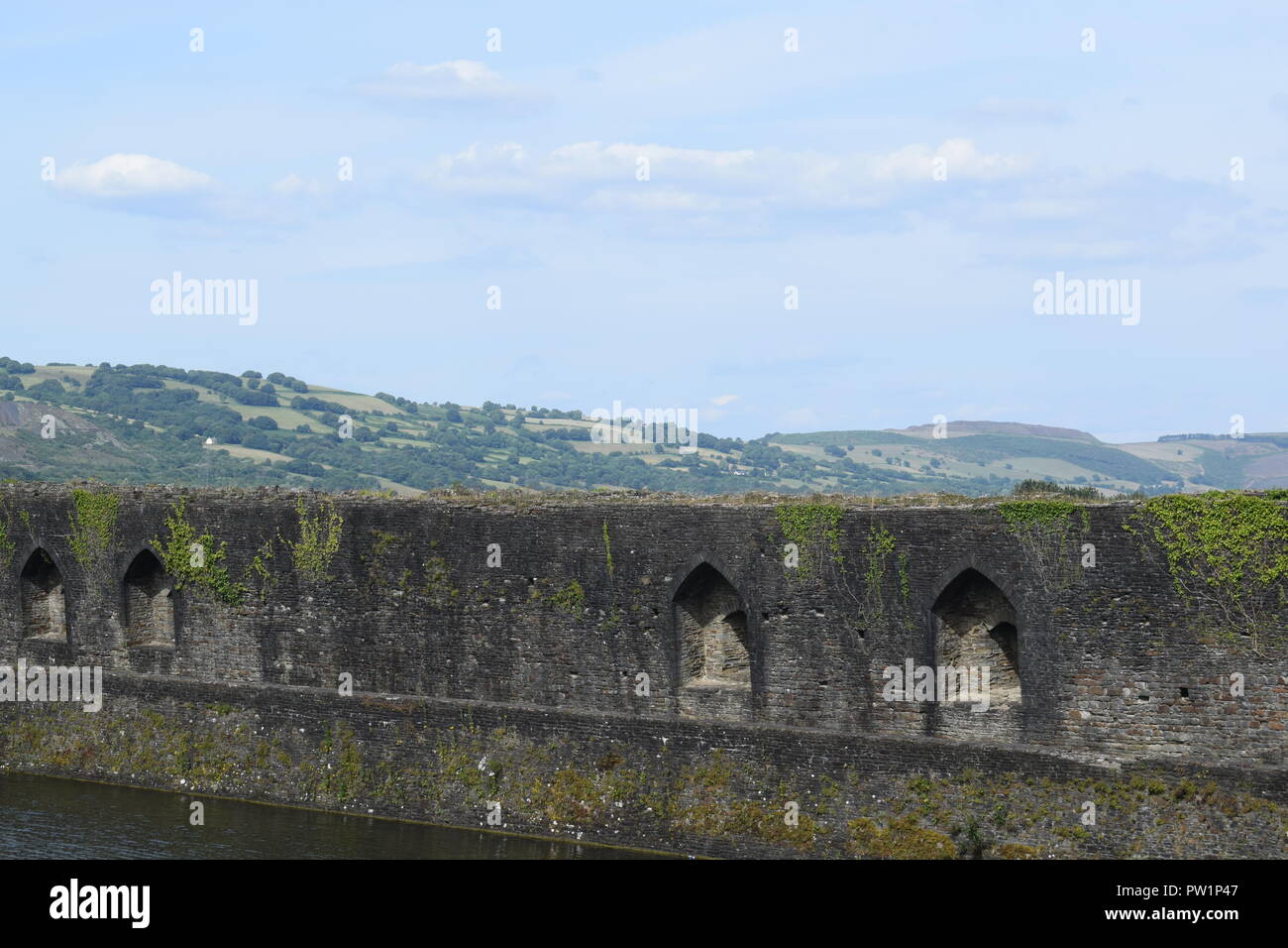 New Scenic 5 posti su look dal medievale Castello Caephilly Foto Stock