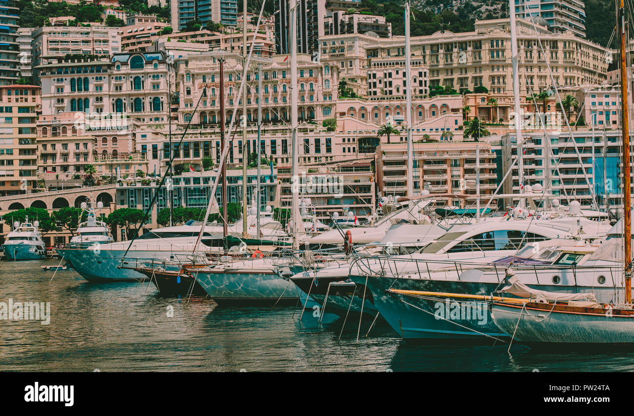 Barche di lusso docket a Monte Carlo / Monaco Foto Stock