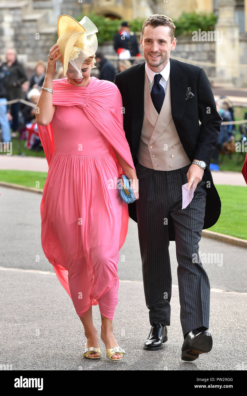 Pixie Geldof e George Barnett arrivare presso i giardini del Castello di Windsor durante il matrimonio della Principessa Eugenie a Jack Brooksbank presso alla cappella di San Giorgio nel Castello di Windsor. Foto Stock