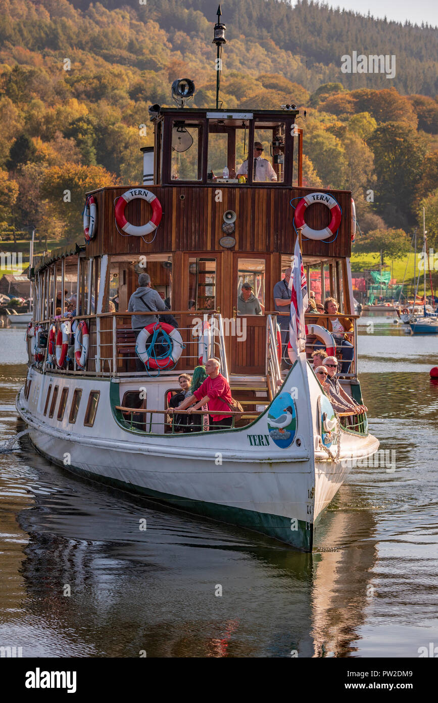 Lago di Windermere vaporizzatore Terna al lago. Lake District North West England. Foto Stock