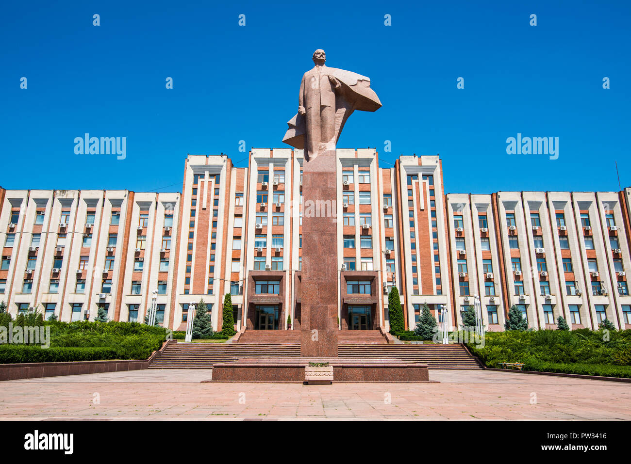Transnistria edificio del Parlamento con la statua di Vladimir Lenin, Tiraspol, Transnistria Moldavia Foto Stock