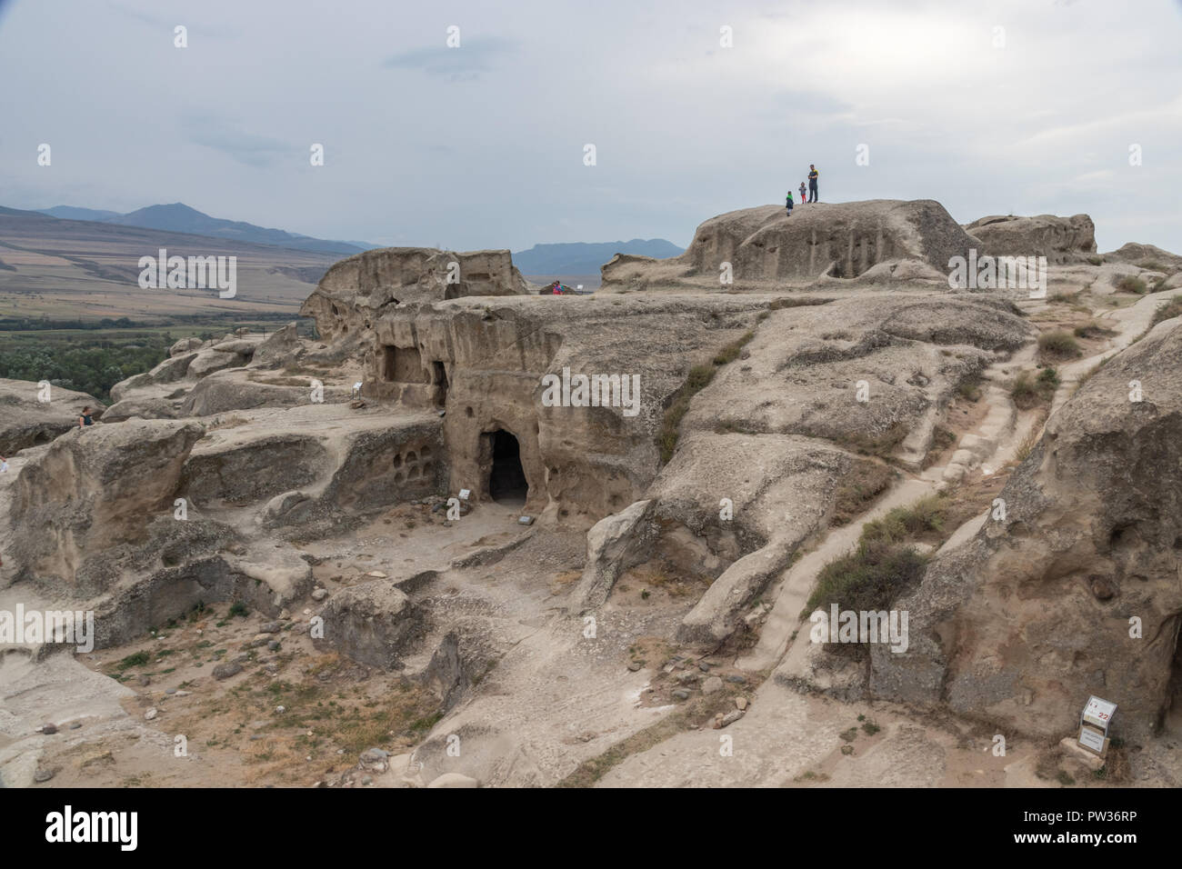 Grotta Antica città di Uplistsikhe si affaccia sul fiume Mtkvari, nel Shida Kartli regione della Georgia Foto Stock