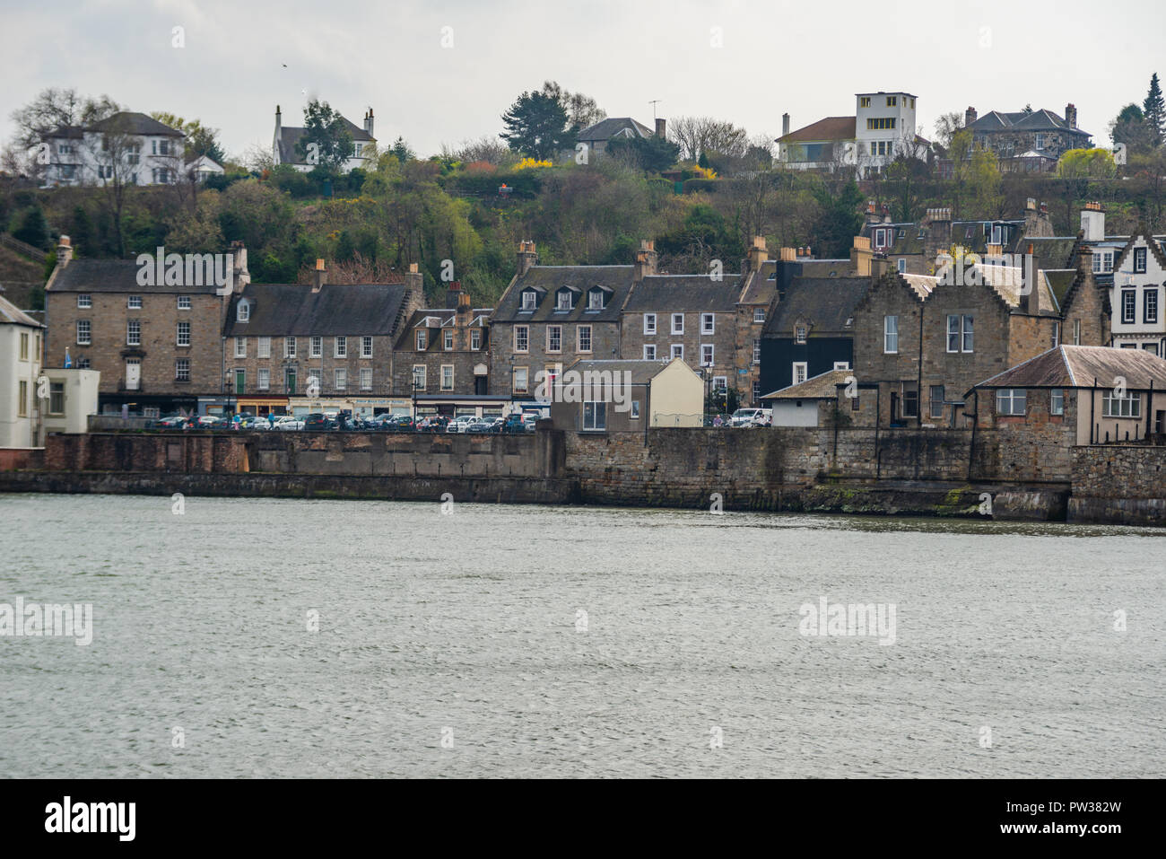 Lungomare di South Queensferry, da South Queensferry Pier, Edimburgo, West Lothian, Scozia, Regno Unito Foto Stock