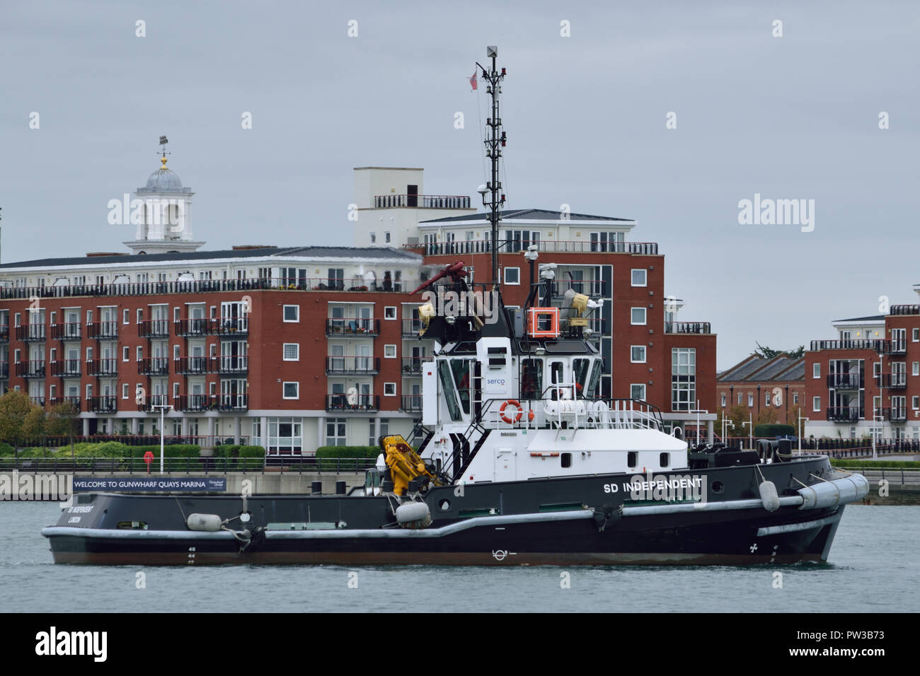 Serco Marine Services tug operanti nel porto di Portsmouth Foto Stock