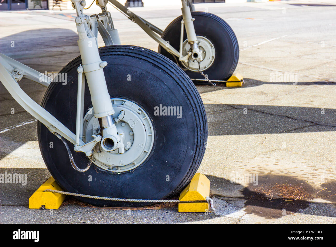 Vecchi pneumatici in gomma su aeromobili d'Epoca Foto Stock