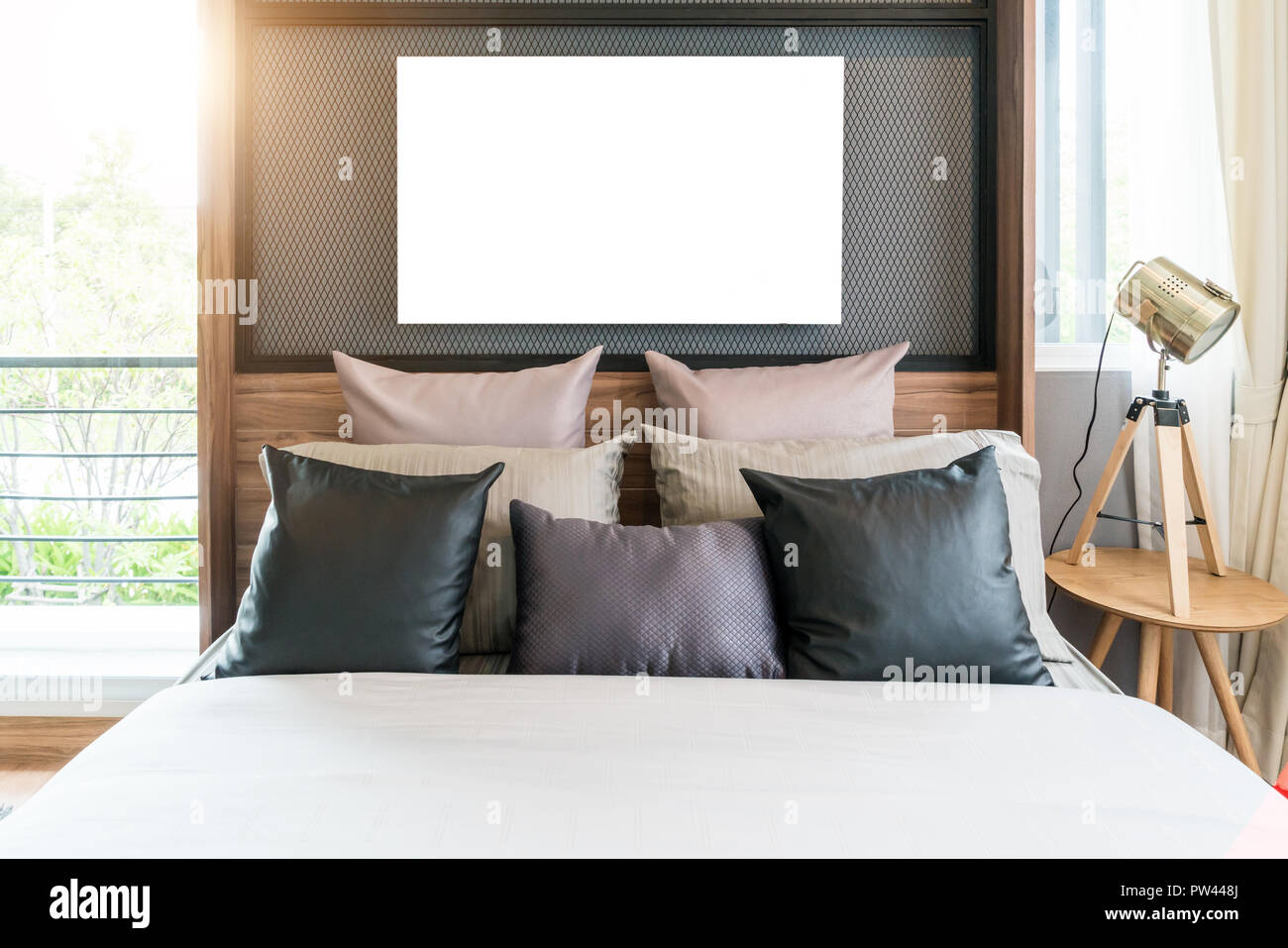 Interno della camera da letto di lusso in casa o hotel con lampada. Camera interna del concetto. Foto Stock