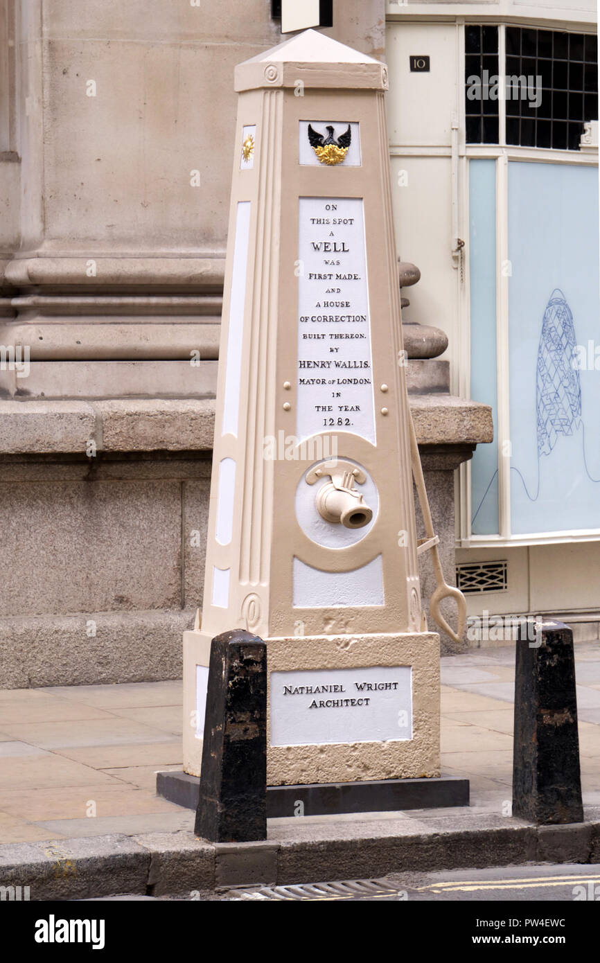 Georgian pompa acqua, progettato dall'architetto Nathaniel Wright, al di fuori del Royal Exchange, Londra Foto Stock