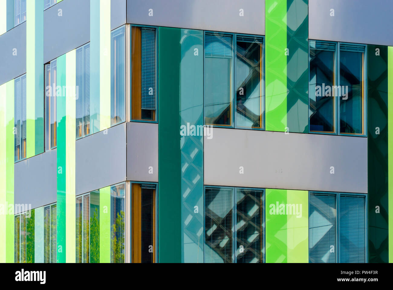 Sheffield, Regno Unito - 27 agosto 2018: Colorful architectural dettagli degli esterni dell'edificio del Dipartimento di Storia dell'Università di Sheffield Foto Stock