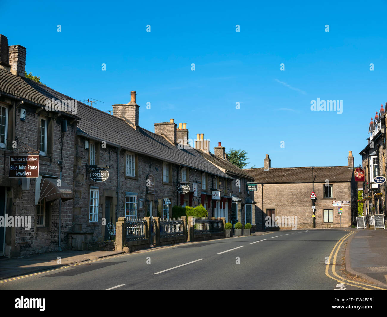 Cross Street, Castleton, il Parco Nazionale di Peak District, Derbyshire, Inghilterra, Regno Unito. Foto Stock