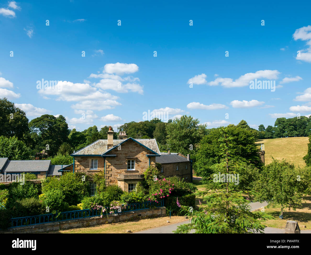 Edensor, Chatsworth Estate, il Parco Nazionale di Peak District, Derbyshire, Inghilterra, Regno Unito. Foto Stock