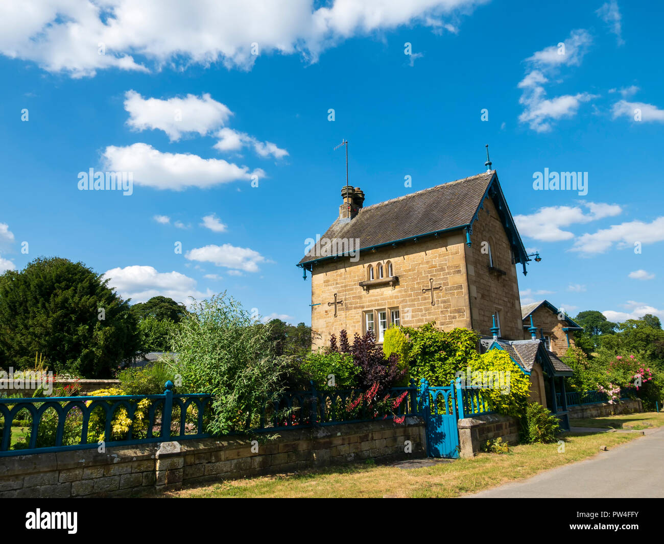 Edensor, Chatsworth Estate, il Parco Nazionale di Peak District, Derbyshire, Inghilterra, Regno Unito. Foto Stock