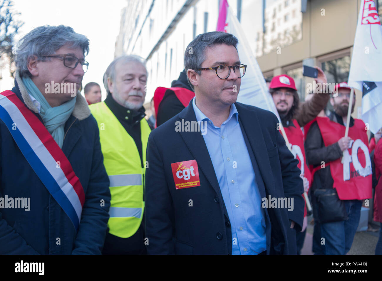 Manifestazione contro le soppressioni di posti di Météo France di fronte alla sede centrale di Météo-France e IGN. Foto Stock