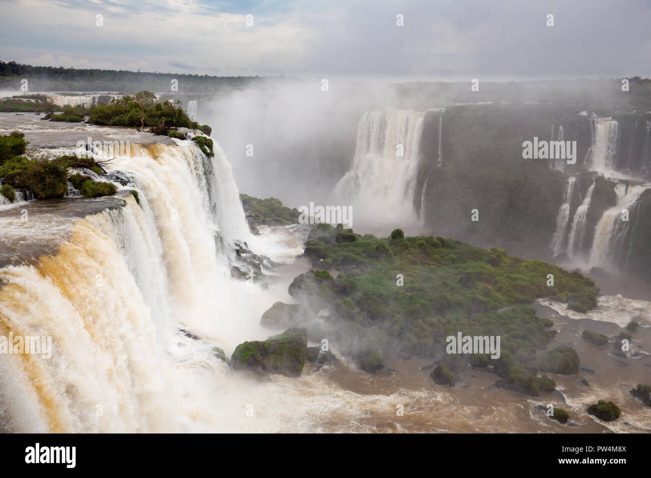 Il paesaggio mozzafiato delle Cascate di Iguazu Foto Stock