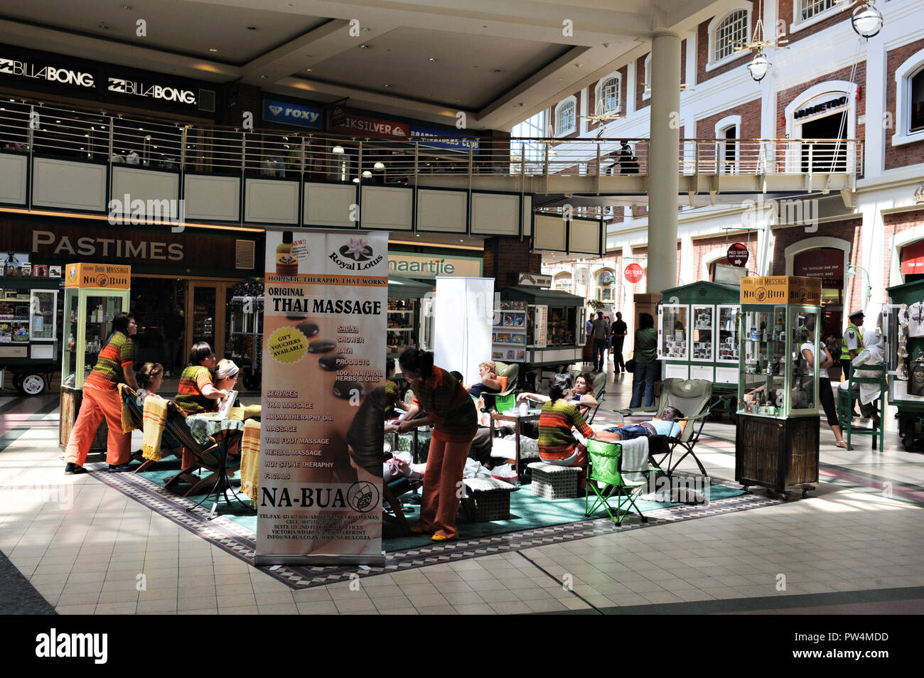 Il massaggio Thai presso il centro commerciale Victoria Wharf a Città del Capo in Sud Africa Foto Stock