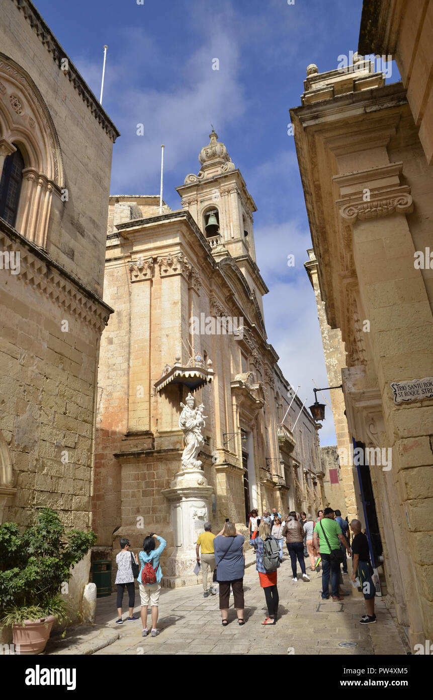 Edifici della città fortificata di Mdina a Malta Foto Stock