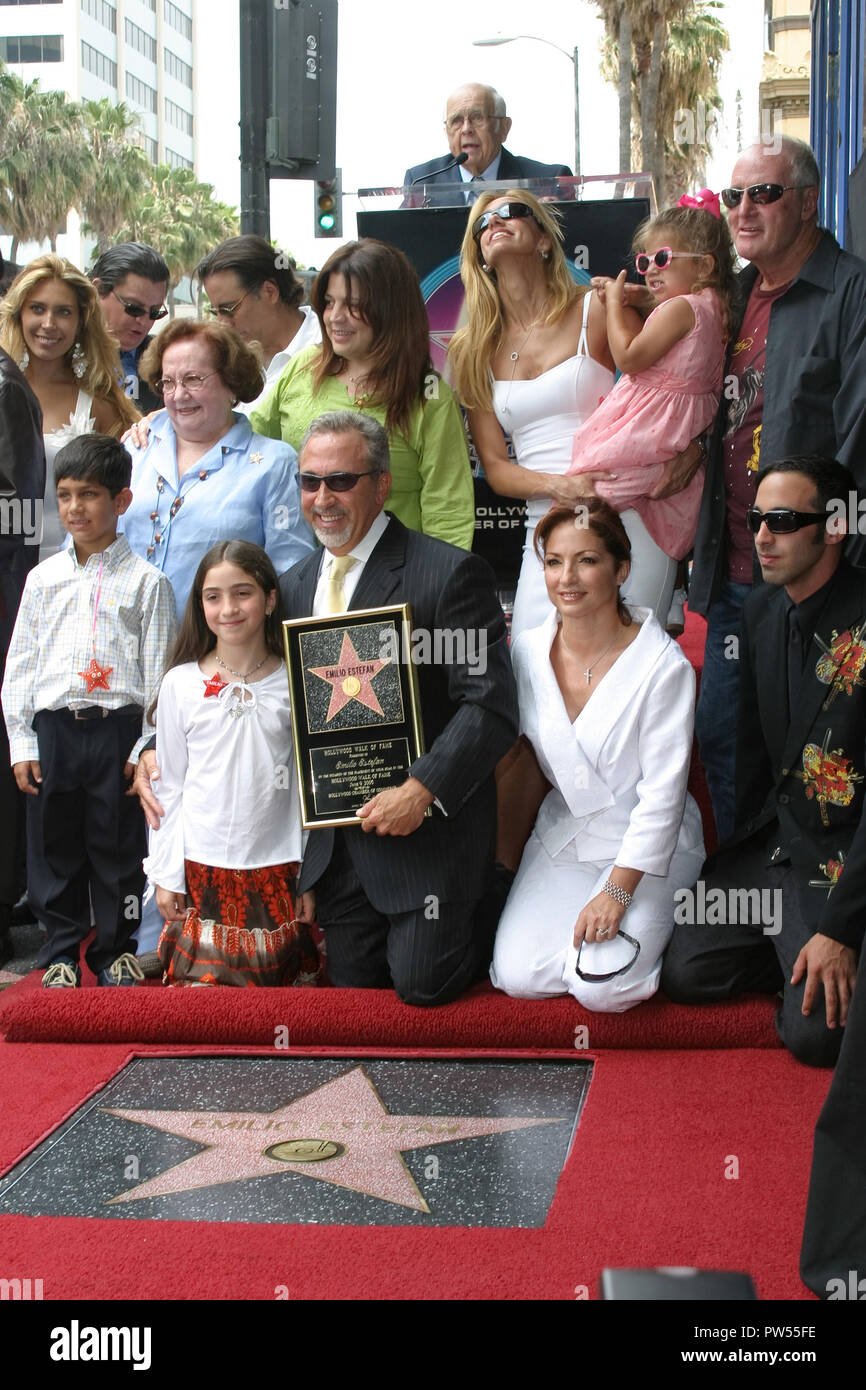 Gloria Estefan, Emilio Estefan 06/09/05 Emilio Estefan stella sulla Hollywood Walk of Fame @ 7021 Hollywood Blvd., Hollywood Foto di Ima Kuroda/HNW / PictureLux Riferimento File # 33683 341HNWPLX Foto Stock