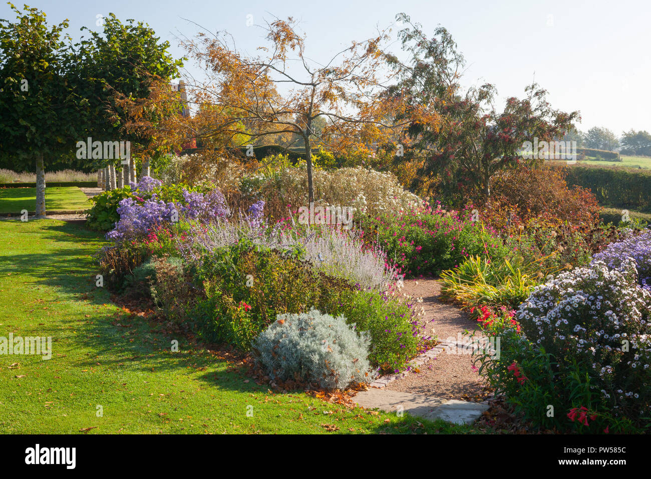 Brightwater giardini, Saxby, Lincolnshire, Regno Unito. In autunno, ottobre 2018. Foto Stock