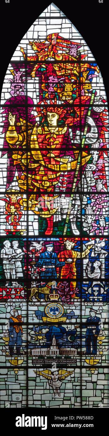 La formazione di volo il comando memorial da Harry Stammers (1958) nella Cattedrale di Lincoln, Regno Unito Foto Stock