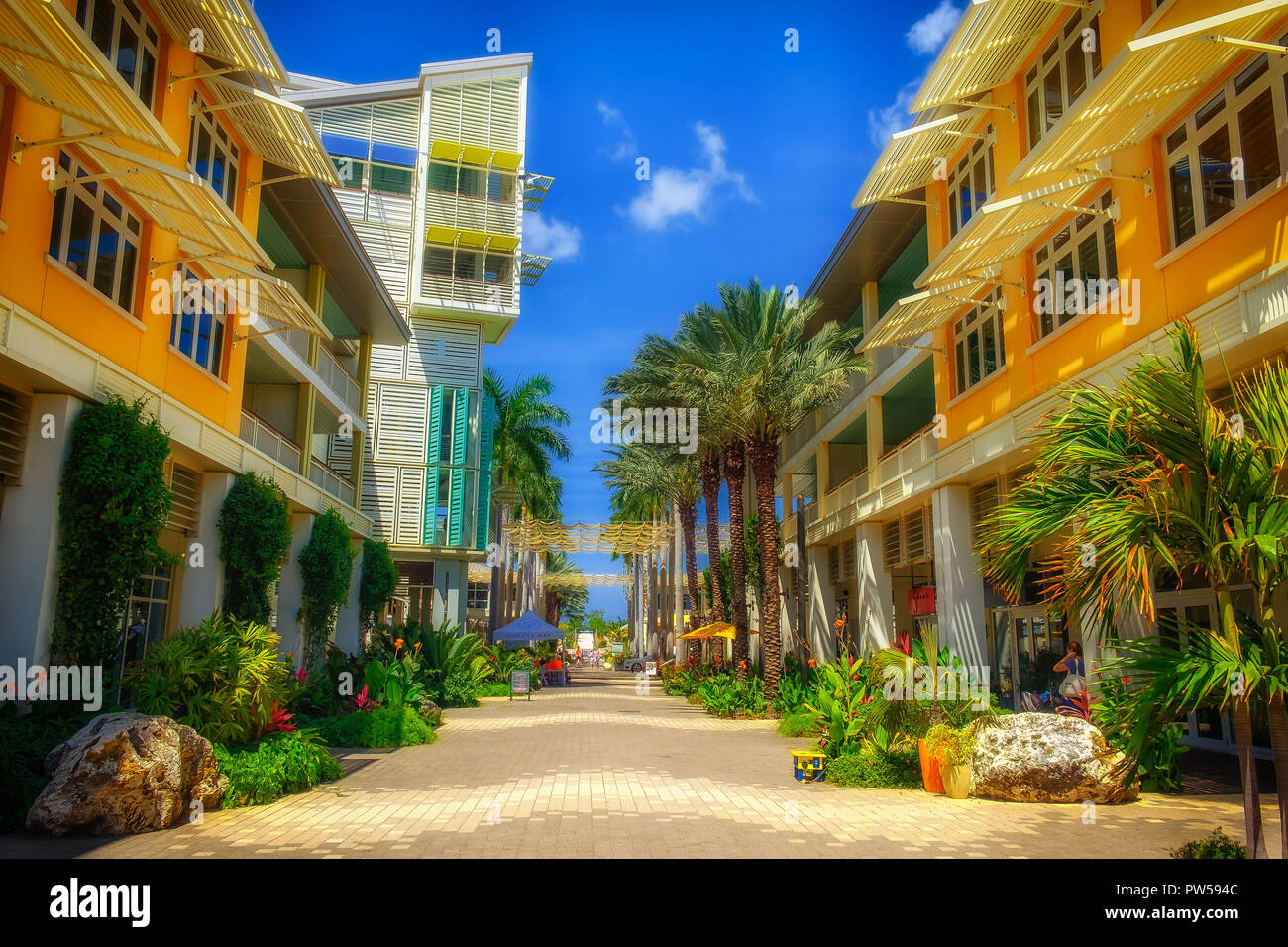 Grand Cayman, Isole Cayman, il Paseo a Camana Bay una moderna città sul lungomare dei Caraibi Foto Stock