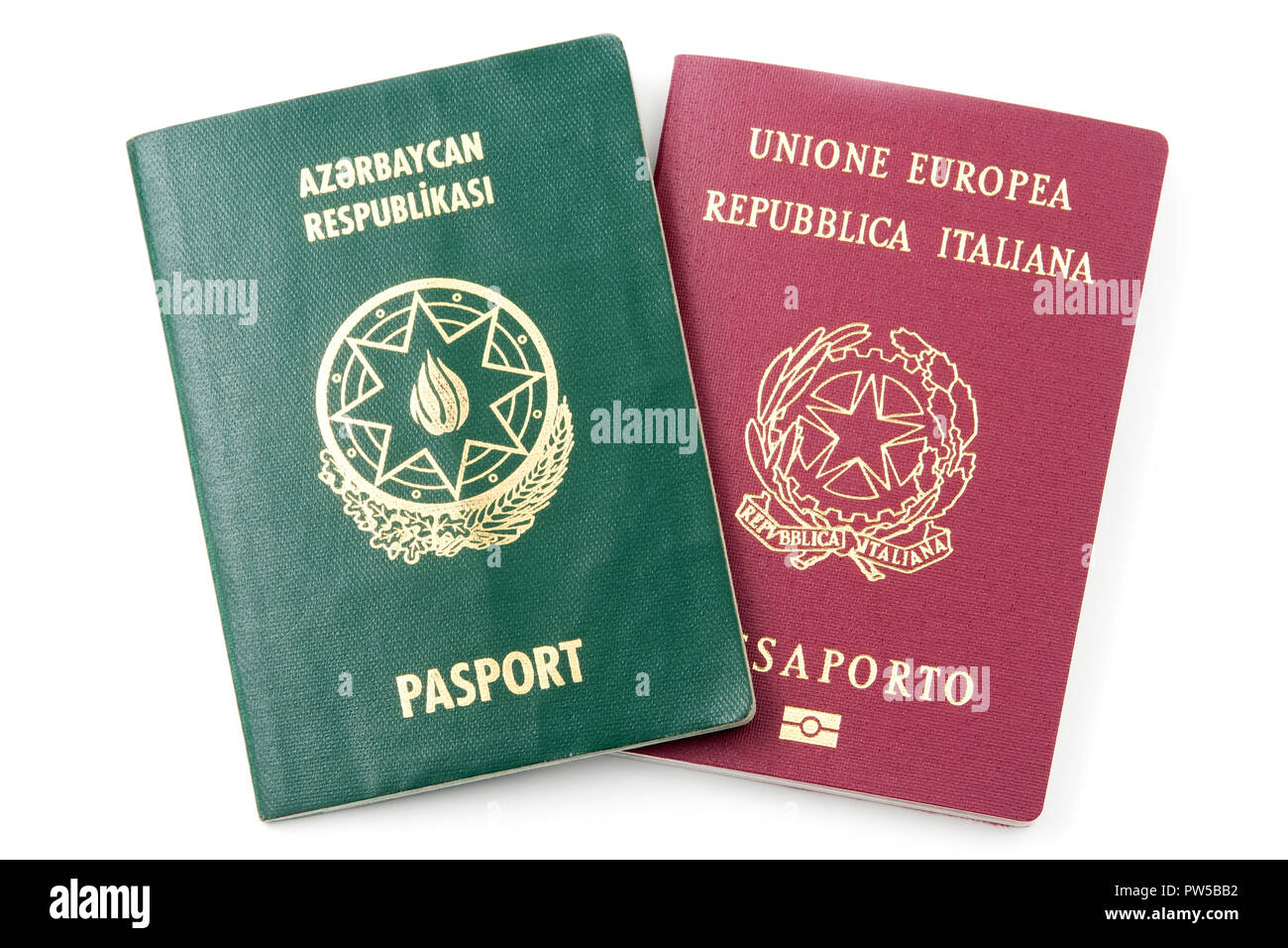 Azeri e passaporti italiani su sfondo bianco Foto Stock