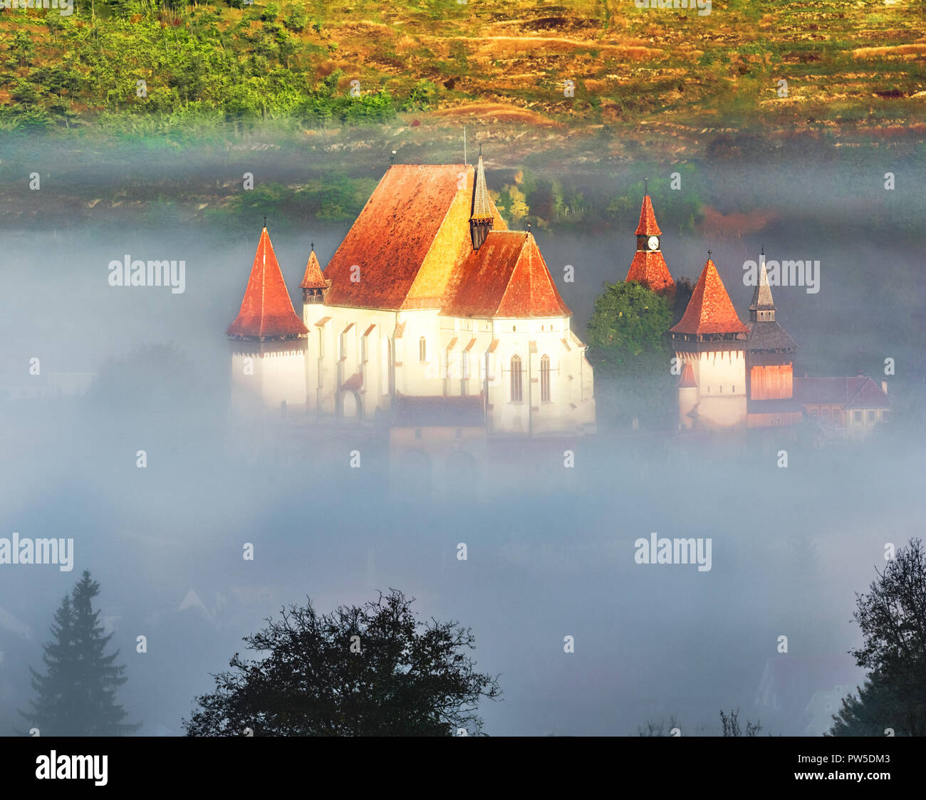 Biertan,Transilvania, Romania: vista la mattina della chiesa fortificata nel villaggio sassone Foto Stock