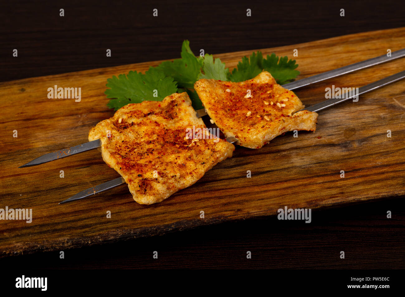 Cucina asiatica alla griglia spiedino di tofu Foto Stock
