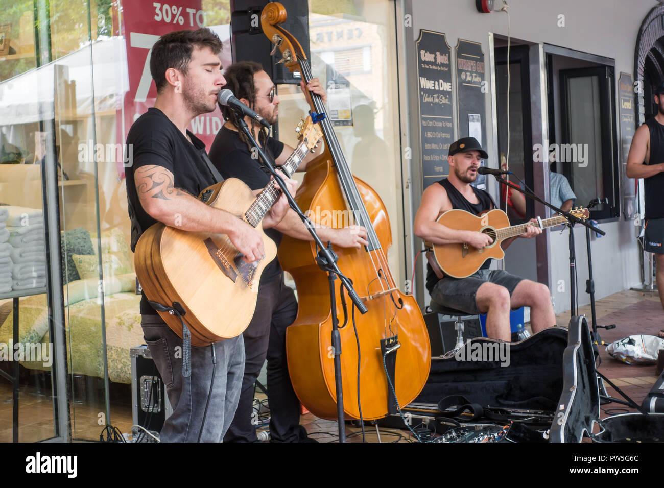 Trio musicale musicista di strada a 46th annuale di Festival della Musica Country,Tamworth Australia. Foto Stock