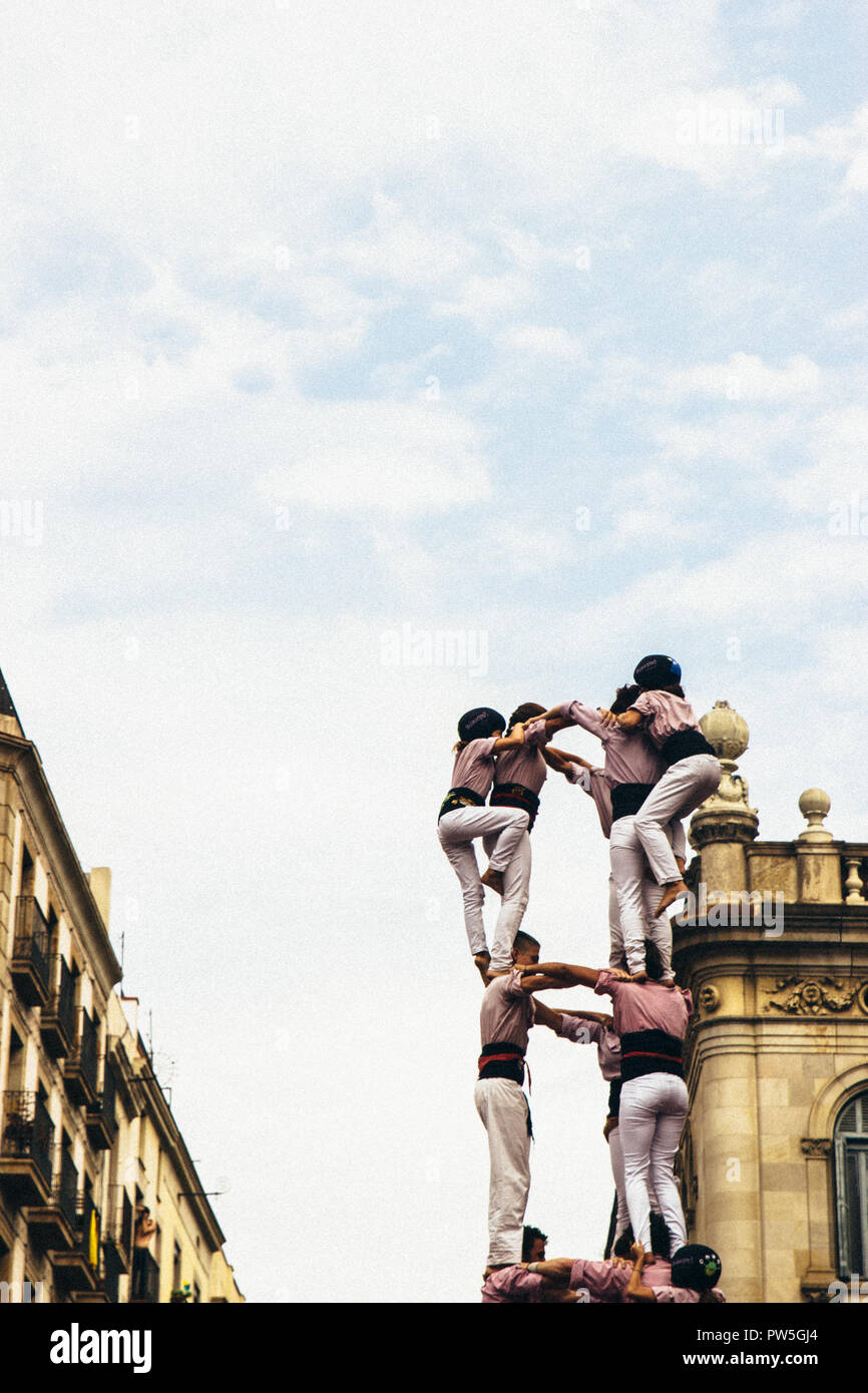 Castellers, Tradizionale Torre umana, la merce, Barcellona, in Catalogna, Spagna, 2014 Foto Stock