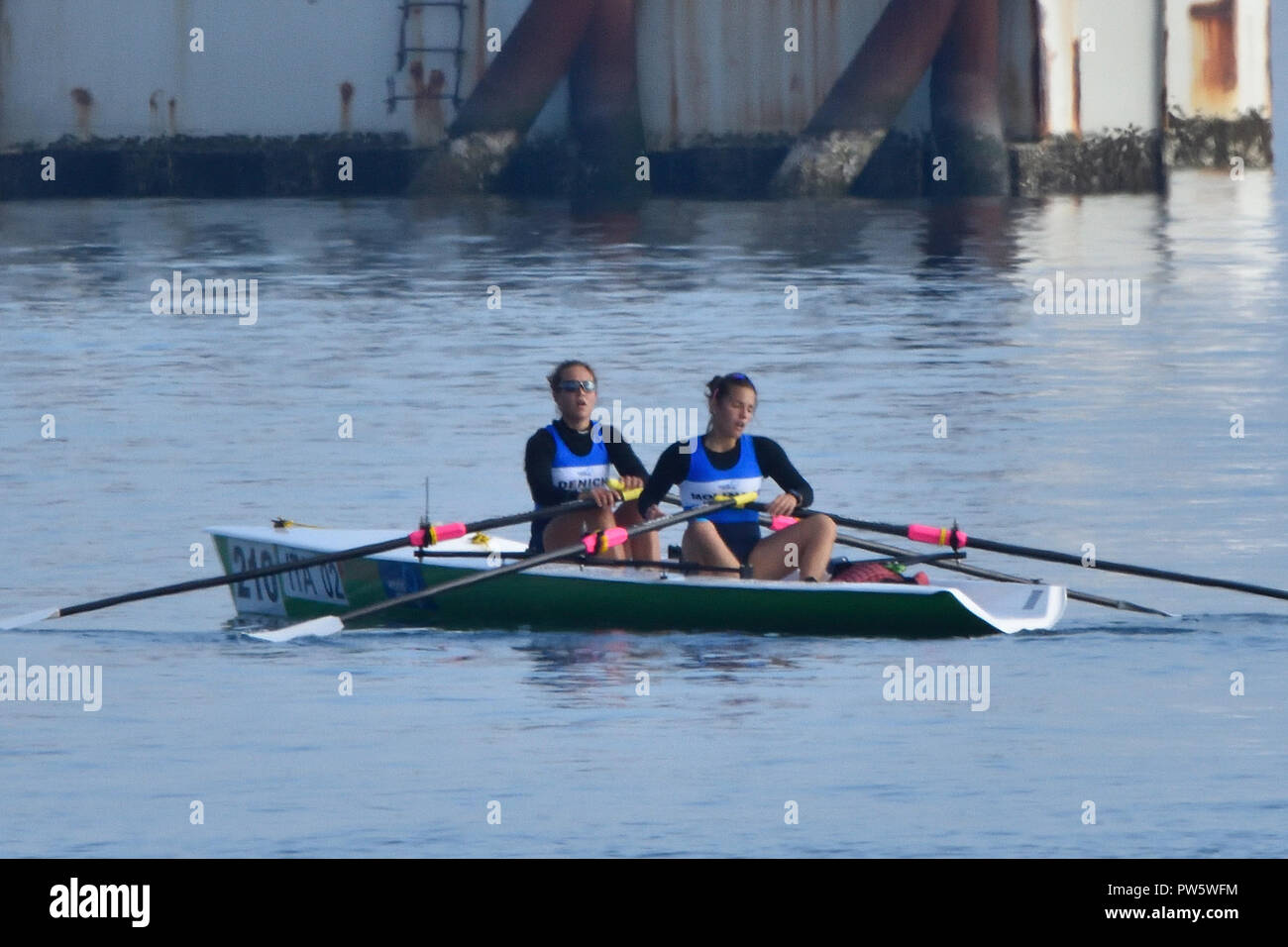 Elanora Denich e Frederica Molinaro di Trieste in Italia con un 1° posto finale nella seconda il calore delle donne del doppio skiff al WRCC2018. Foto Stock