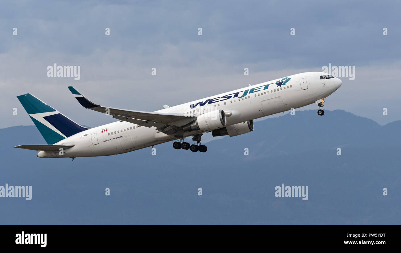 Richmond, British Columbia, Canada. 2 Sep, 2018. Un WestJet Airlines Boeing 767-300ER (C-FOGJ) wide-body jet aereo di linea in volo dopo il decollo. Credito: Bayne Stanley/ZUMA filo/Alamy Live News Foto Stock