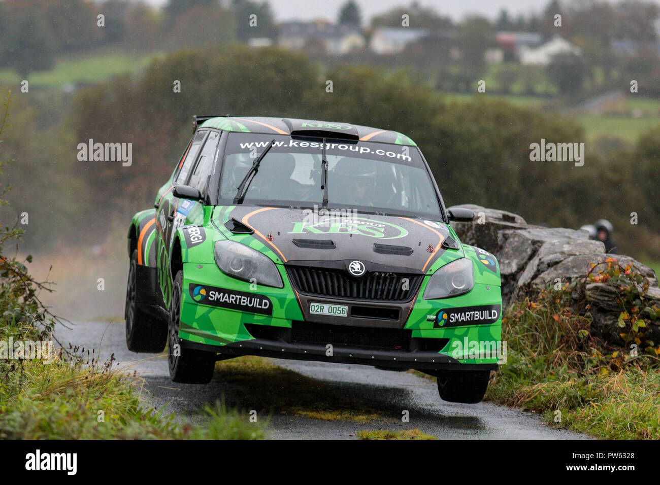 Ballybofey, Donegal, Irlanda. Xiii oct, 2018. Motorsports, Donegal Autunno Rally; Conor Mc Crossan e Kevin Flanagan (Skoda Fabia)airborne Credito: Azione Sport Plus/Alamy Live News Foto Stock