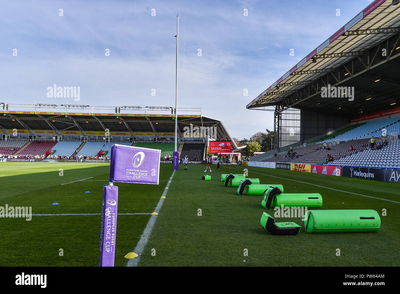 Londra, Regno Unito. 13 ottobre 2018. Una vista generale di Twickenham Stoop prima che il gioco durante la European Rugby Challenge Cup, Round 1, piscina 5 corrispondenza tra arlecchini e Agen a Twickenham Stoop Sabato, 13 ottobre 2018. Londra Inghilterra. (Solo uso editoriale, è richiesta una licenza per uso commerciale. Nessun uso in scommesse, giochi o un singolo giocatore/club/league pubblicazioni.) Credito: Taka Wu/Alamy Live News Foto Stock