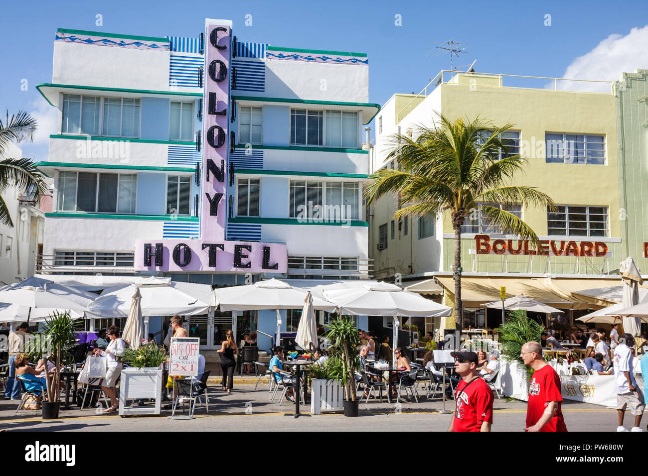 Miami Beach Florida, Ocean Drive, Capodanno, Colony, hotel, strada, caffè sul marciapiede, ristorante ristoranti, ristoranti, ristoranti, caffè, ombrelloni, al fresco sid Foto Stock