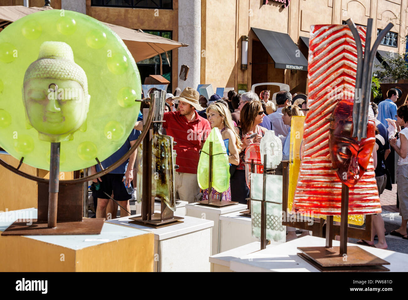 Florida, Broward, Fort ft. Lauderdale,Las Olas Boulevard,Las Olas Art Fair,festival,fiera di strada,arte comunitaria,scultura asiatica,vetro,metallo,maschera,verde,velcro Foto Stock