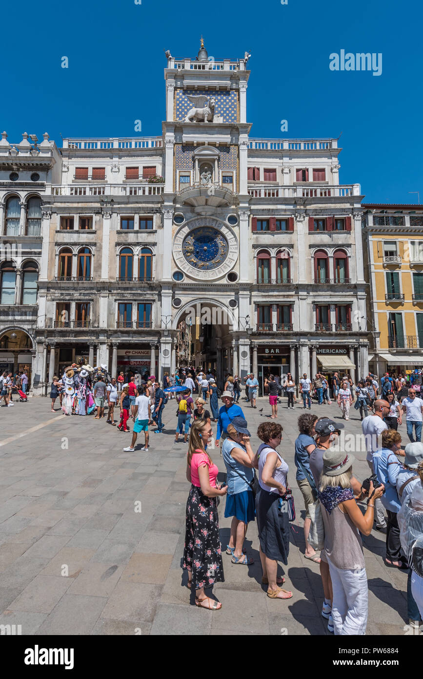 Venezia, Italia - 16 giugno 2018: vista sulla Torre dell'Orologio. In verticale Foto Stock