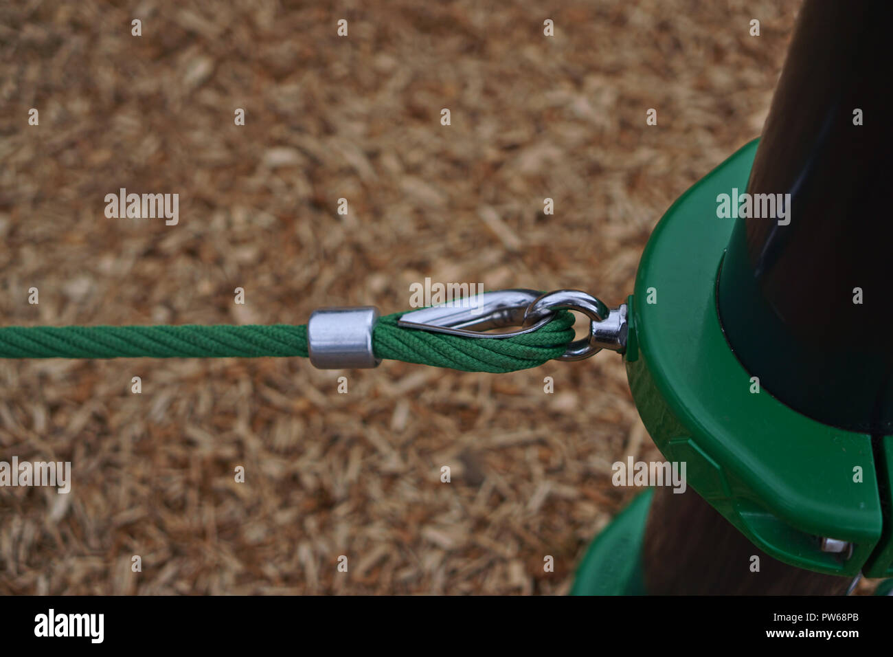 Funi di verde con un gancio di metallo lampo Foto Stock