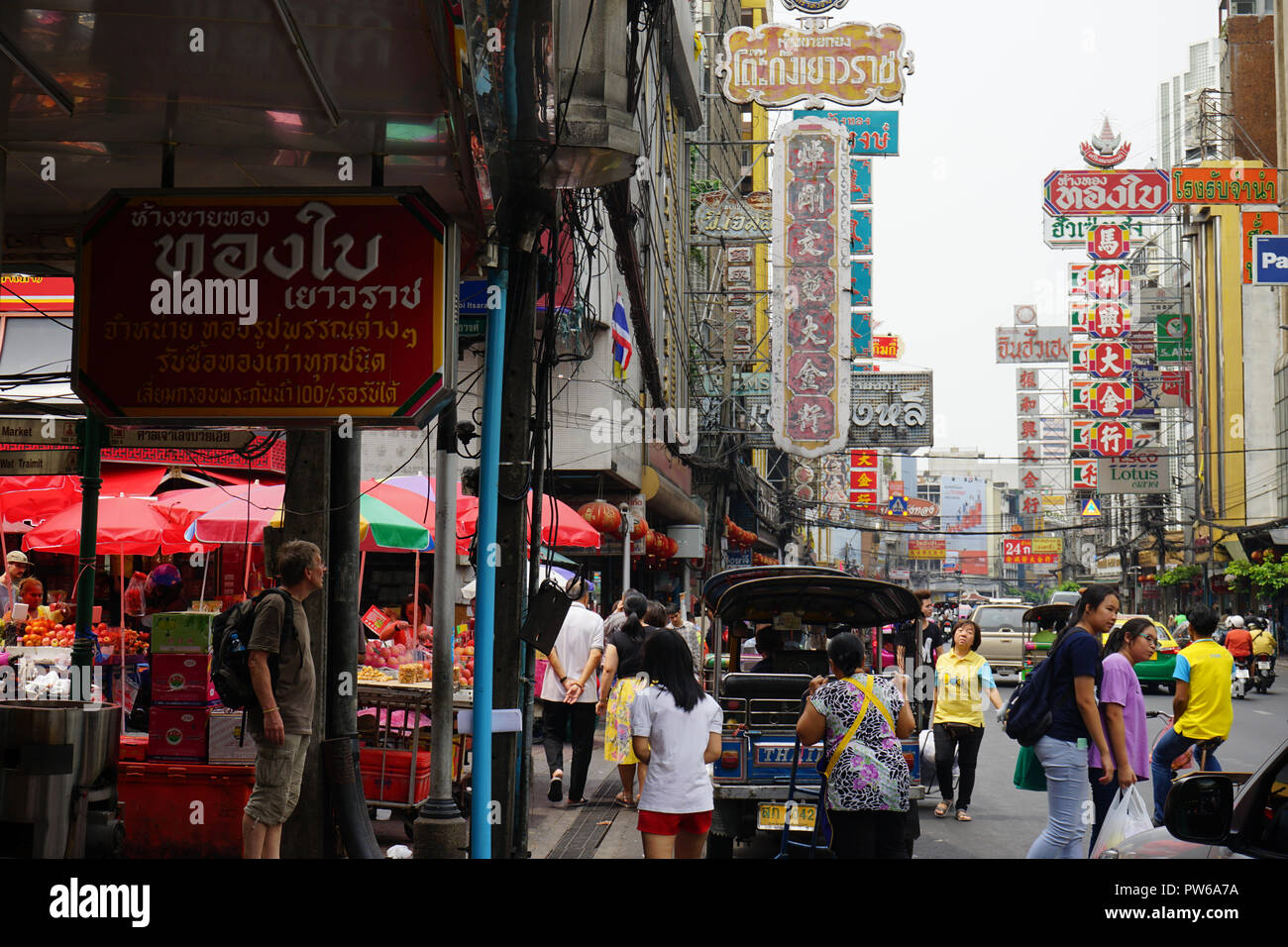 Staße in China Town, Chinesisches Viertel, Samphanthawong, Bangkok, Thailandia, Asien Foto Stock